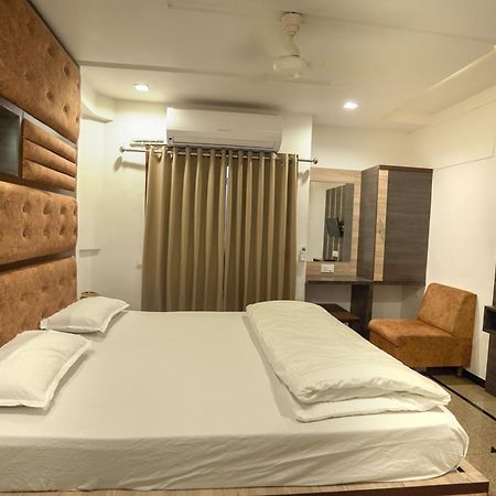 Hotel Shertown Ahmedabad Exterior foto