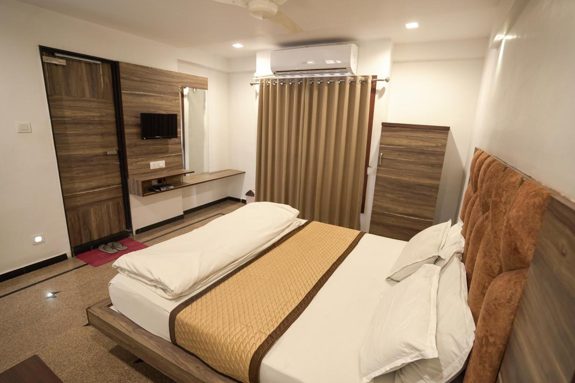 Hotel Shertown Ahmedabad Exterior foto
