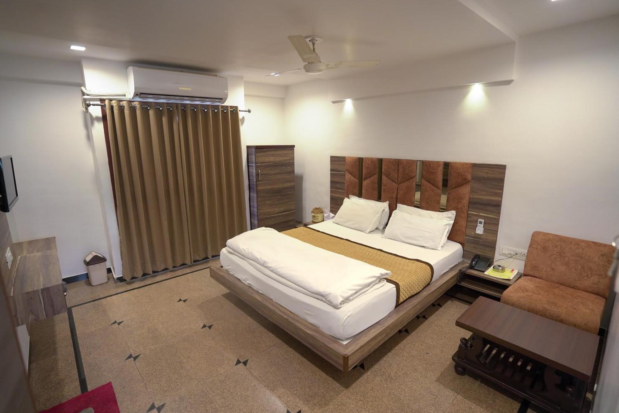 Hotel Shertown Ahmedabad Exterior foto