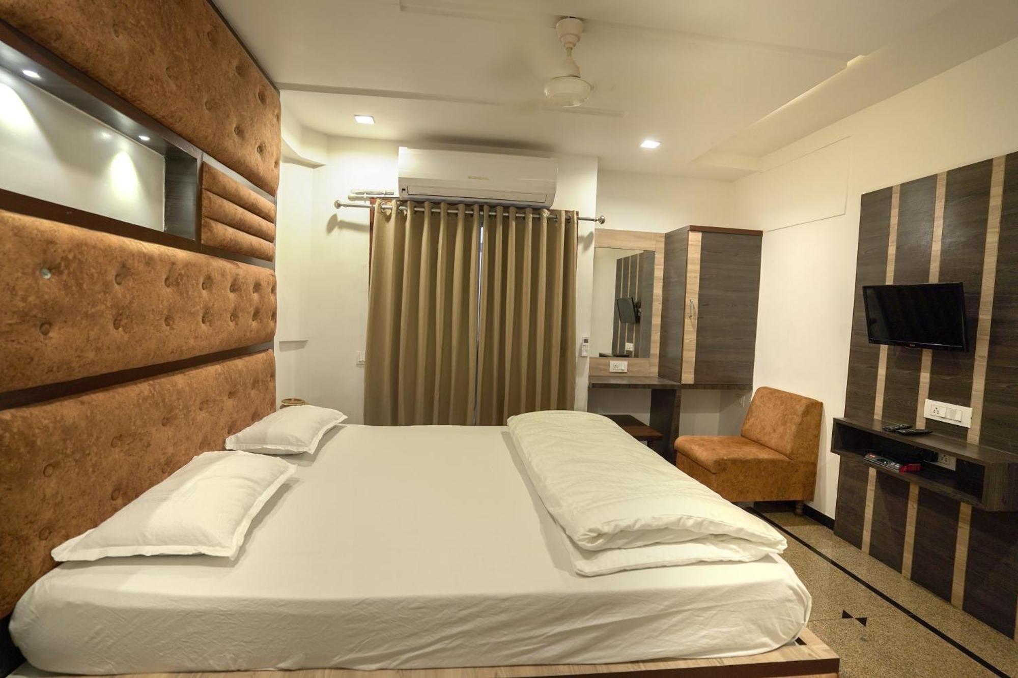 Hotel Shertown Ahmedabad Exterior foto