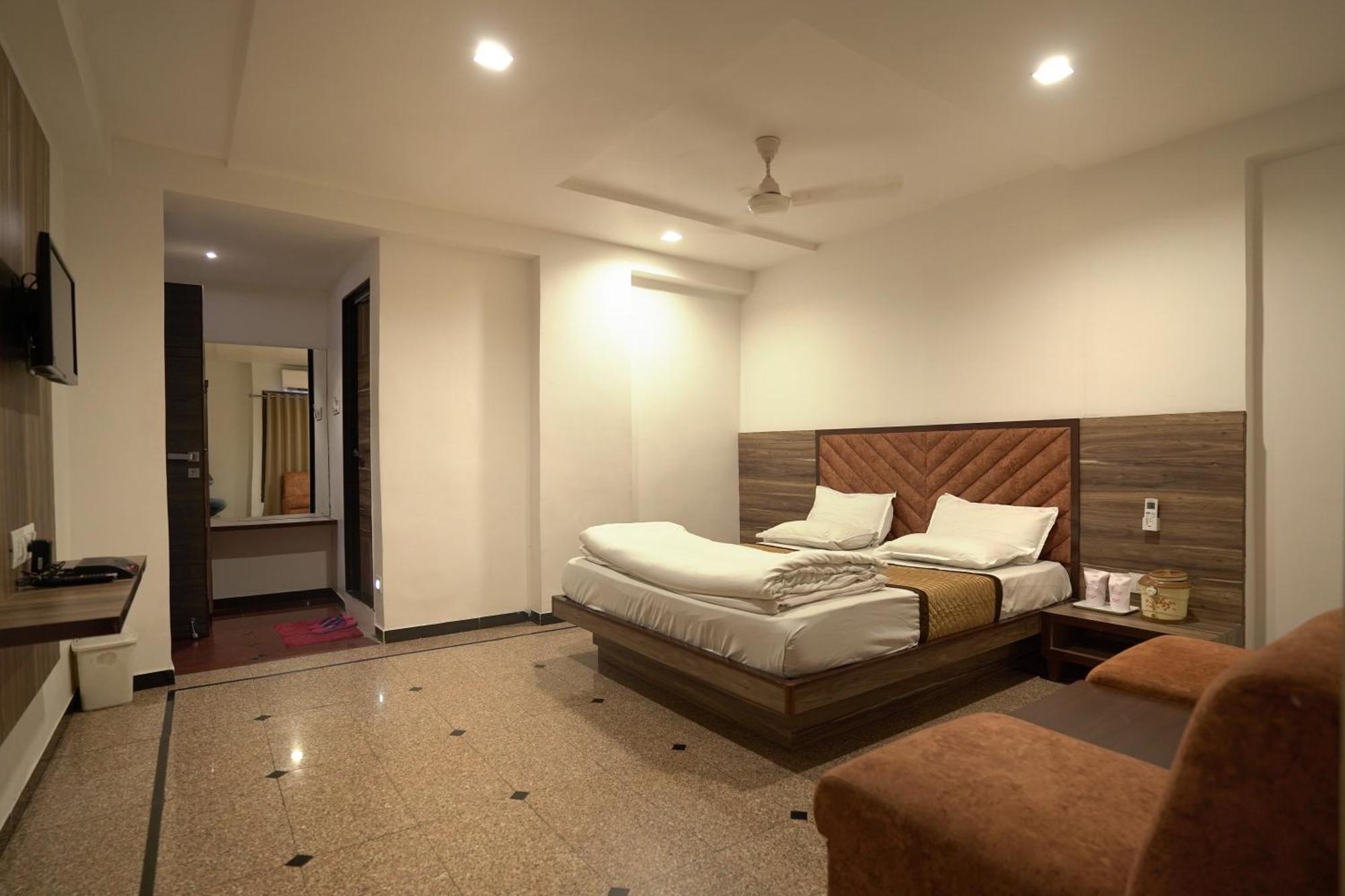 Hotel Shertown Ahmedabad Exterior foto