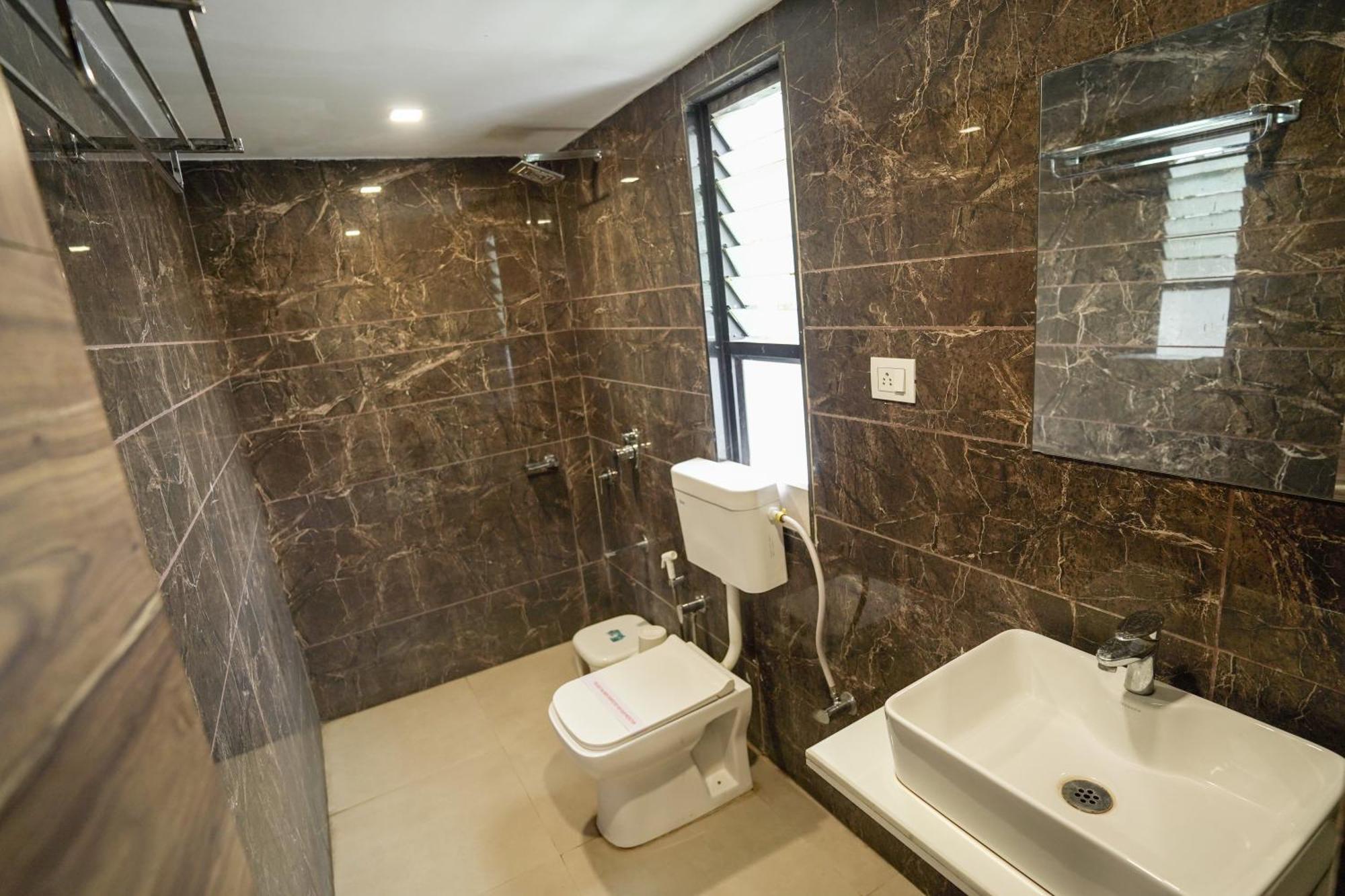 Hotel Shertown Ahmedabad Exterior foto