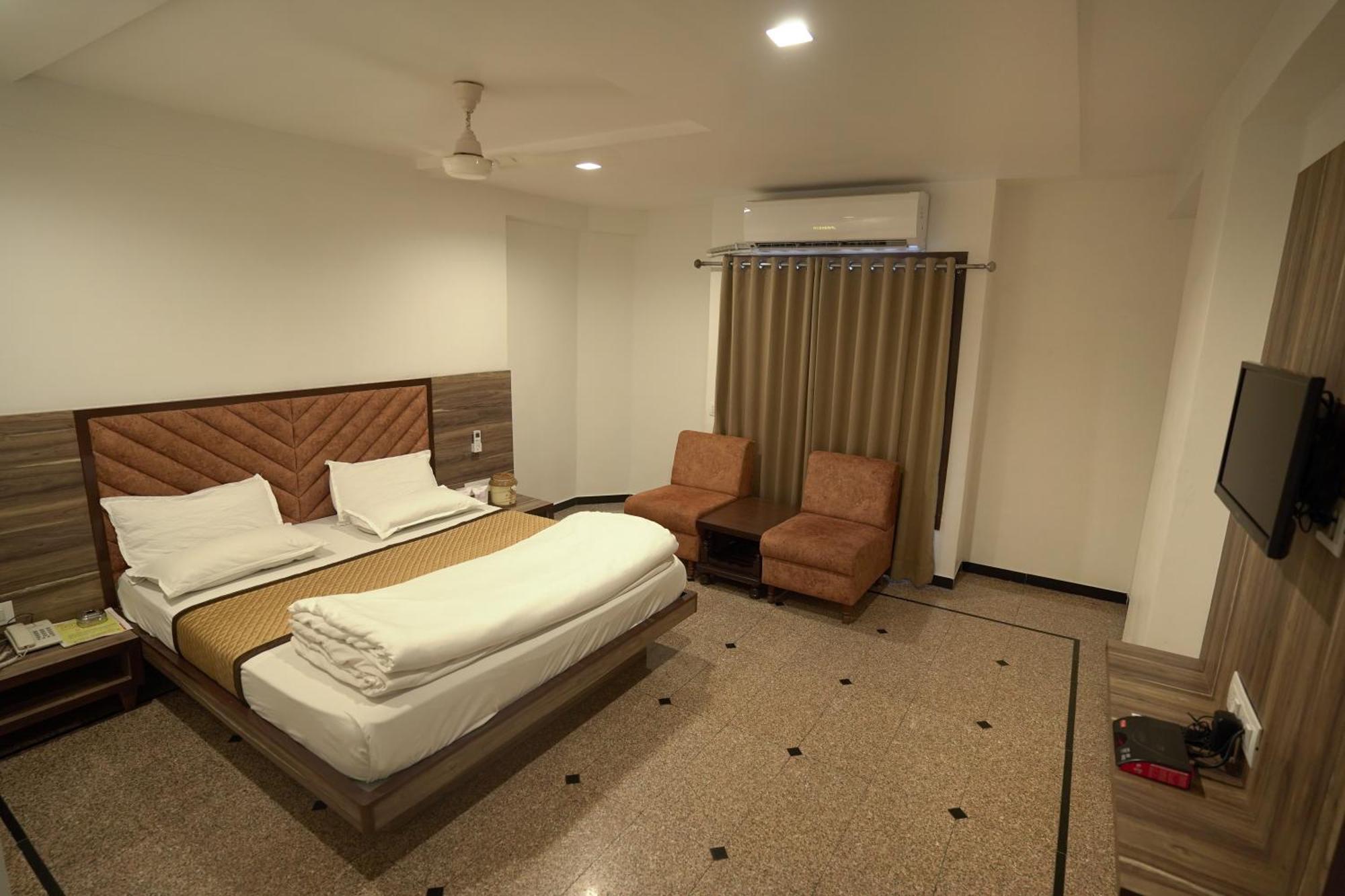 Hotel Shertown Ahmedabad Exterior foto