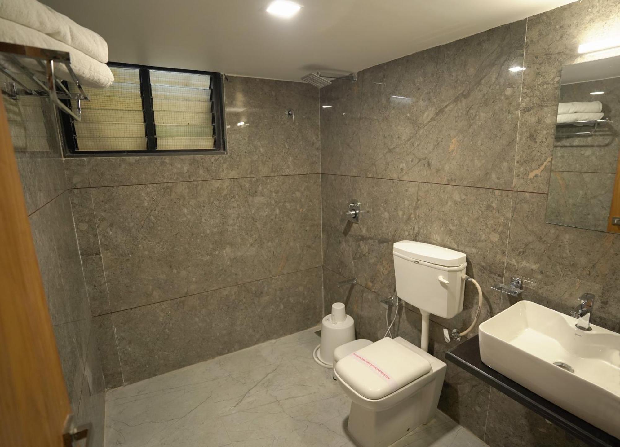 Hotel Shertown Ahmedabad Exterior foto